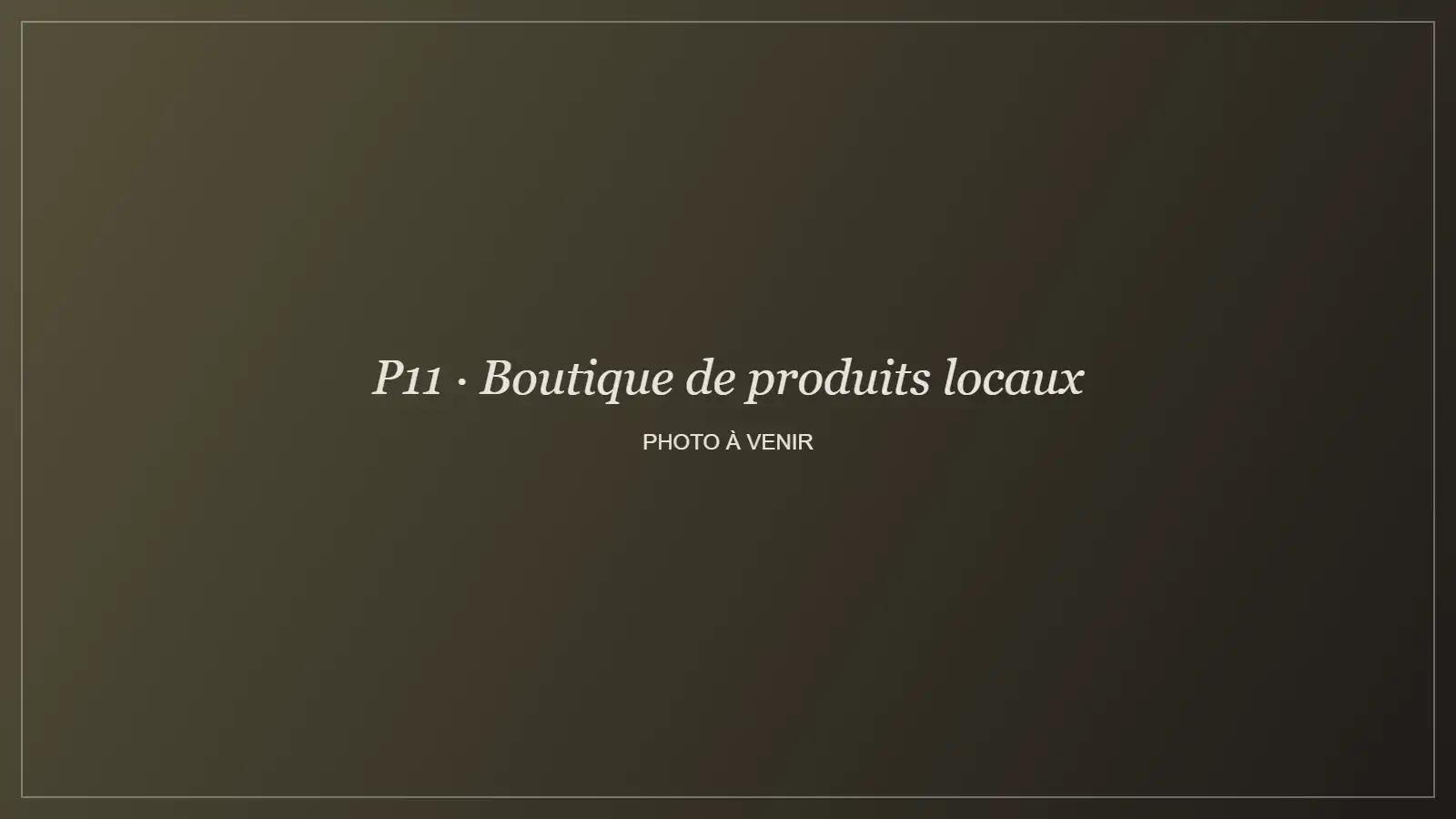 Les tablettes de la boutique du Café-In garnies de produits de l'érable et de chandelles